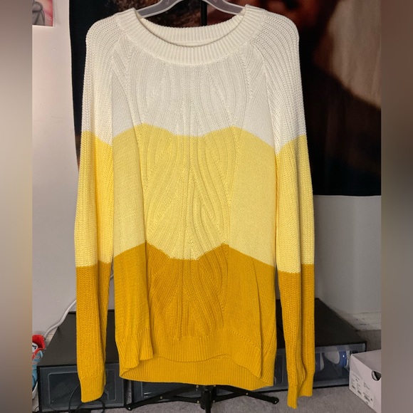 VENUS Block Sweater - Picture 3 of 4